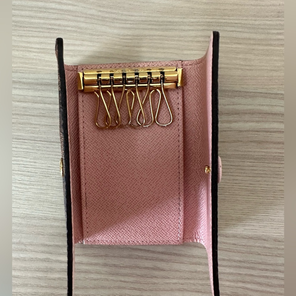 Louis Vuitton Key Holder - Picture 5 of 8